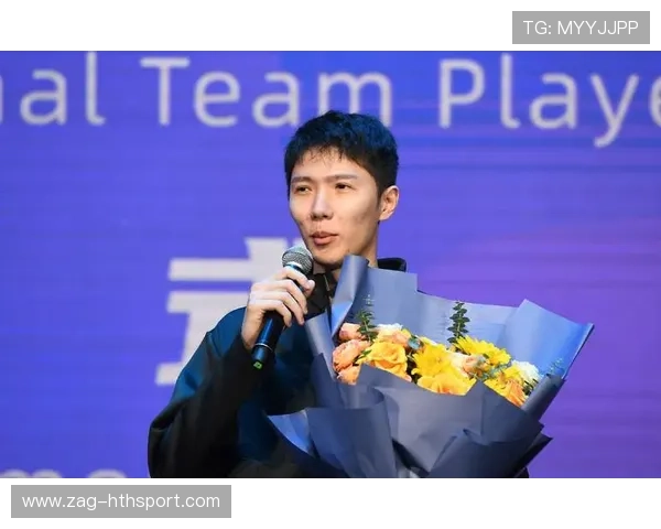 赛场道别不说再见：那位LOL女主持的最后一张合照